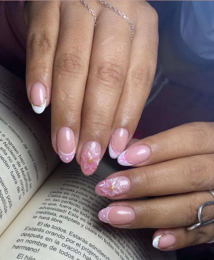 Uñas acrílicas con diseño elegante en Riobamba - Estilo Impecable
