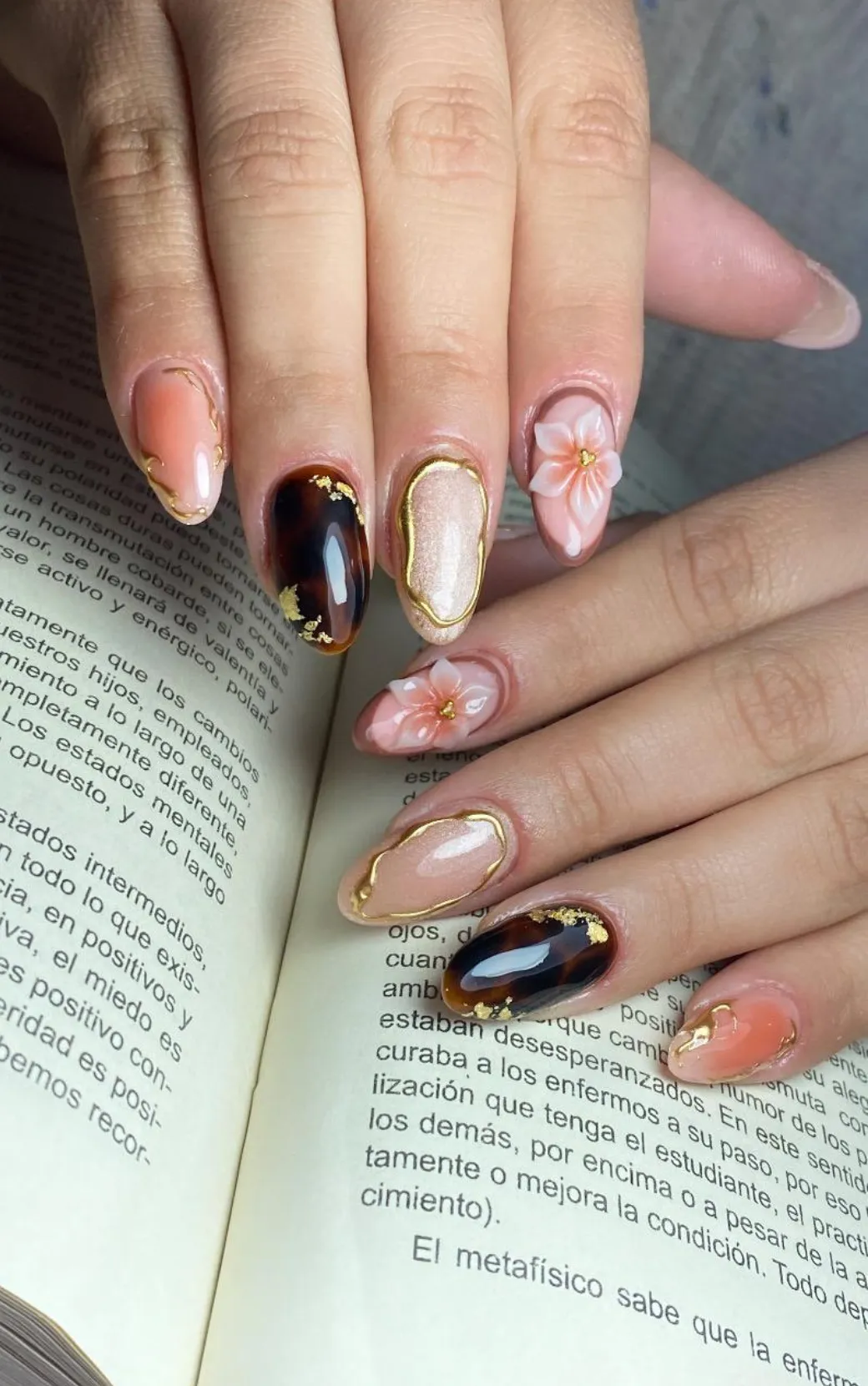 Cuidado de manicure y pedicure profesional en Riobamba - Estilo Impecable
