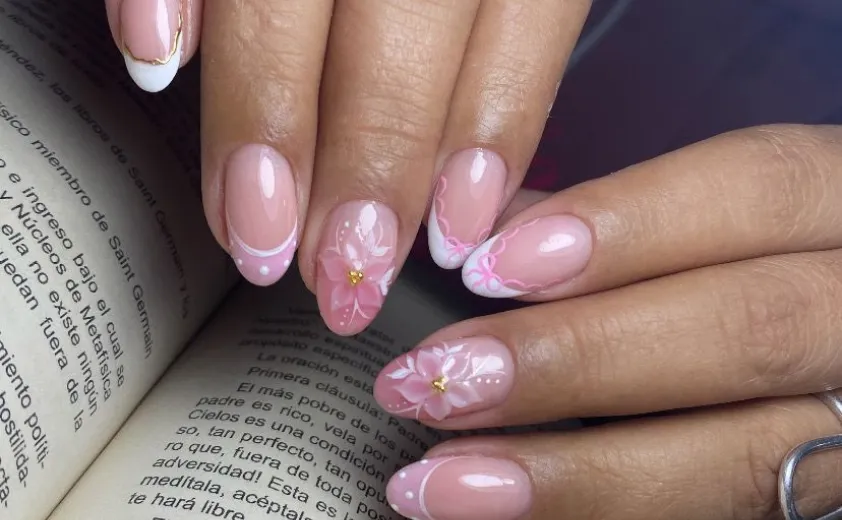 Servicio de Uñas Acrílicas en Estilo Impecable Riobamba